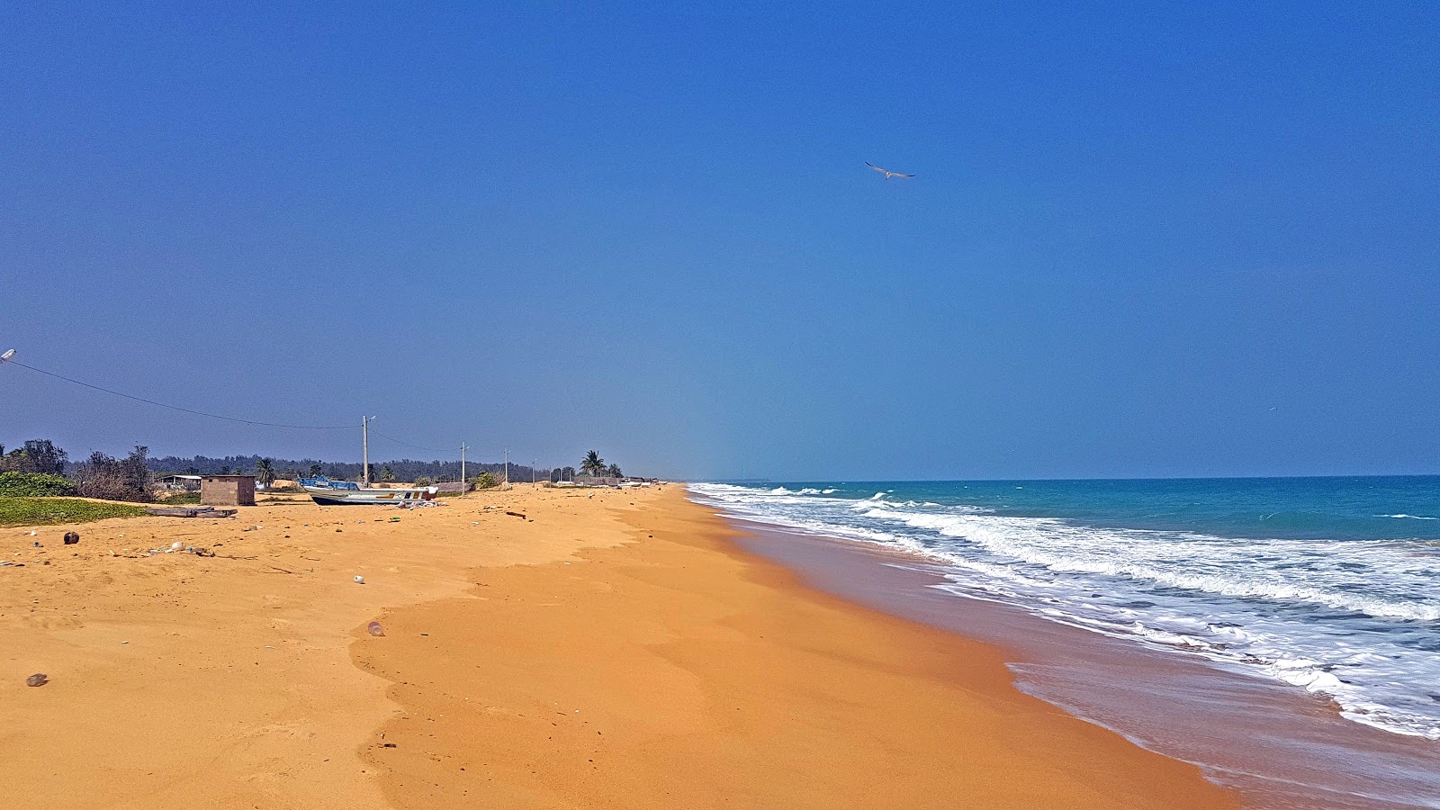 Photo de Manatkaadu Beach avec l'eau cristalline de surface