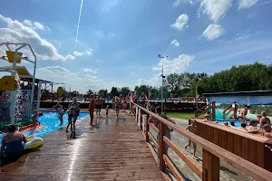 Kompleks basenów letnich w Strzeniówce image