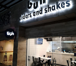 BUN SLIDERS & SHAKES photo