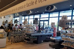 U2 Supermercato image