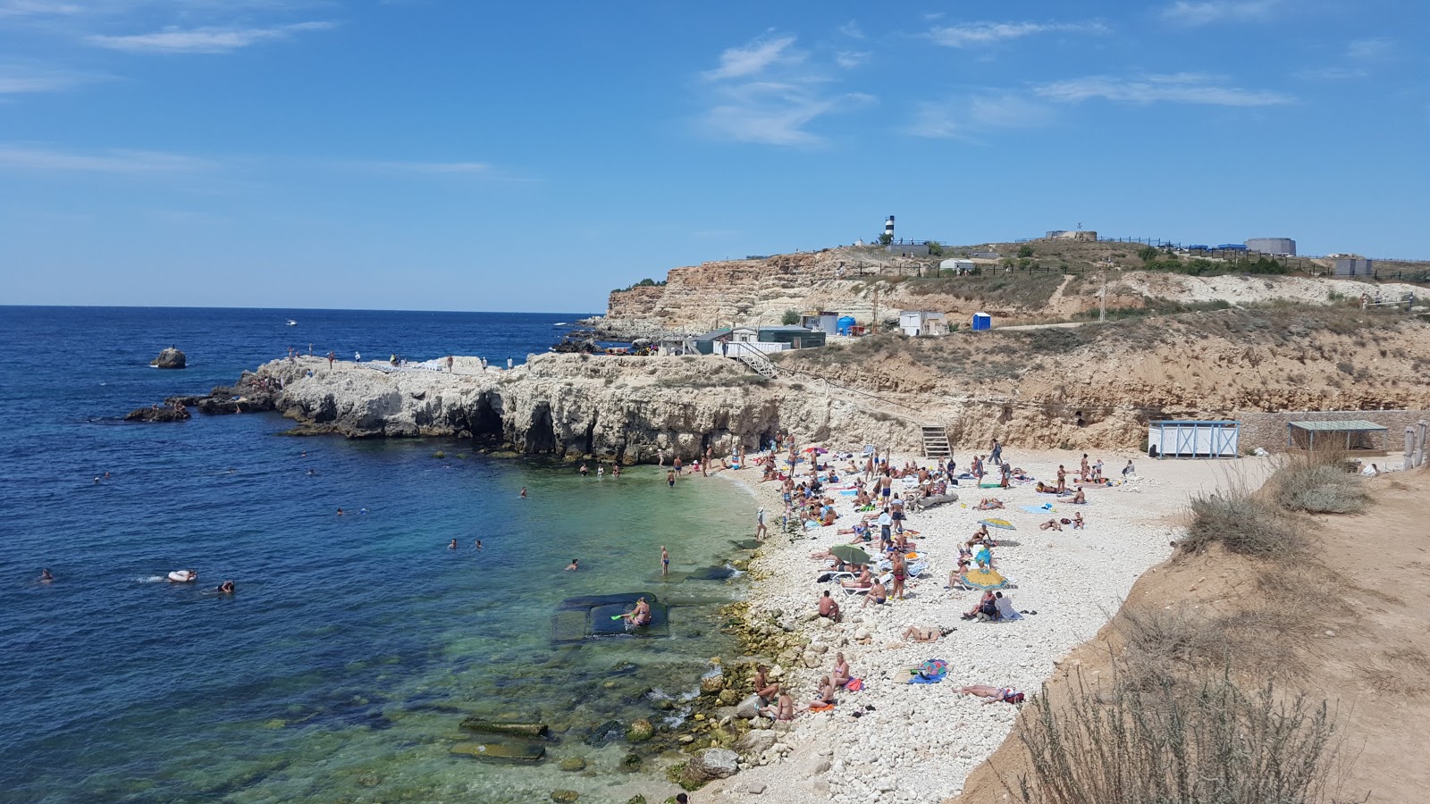 Blue Bay beach'in fotoğrafı imkanlar alanı