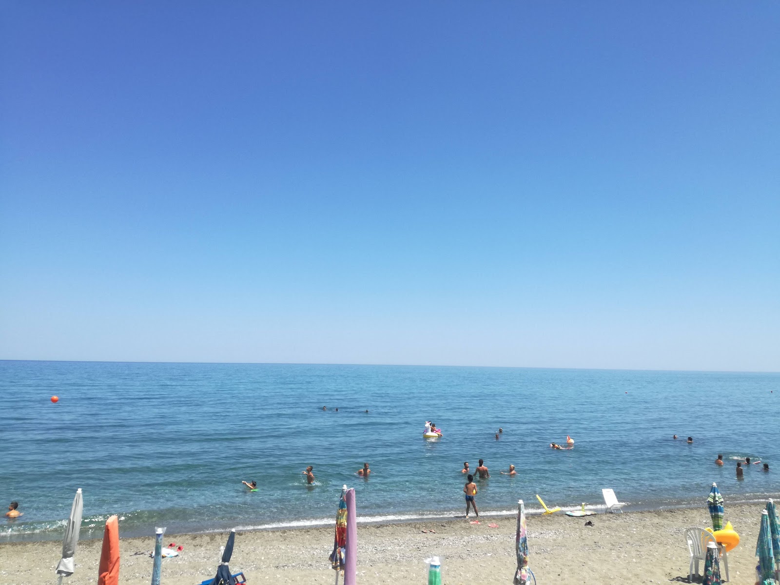Marina di Mandatoriccio Beach'in fotoğrafı - Çocuklu aile gezginleri için önerilir