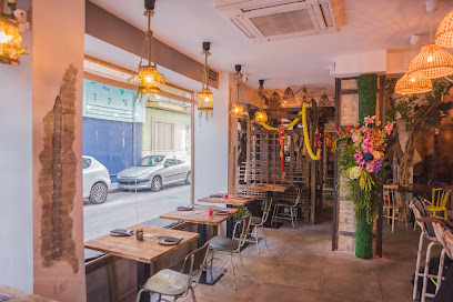 Restaurante It,s Vietnam - Calle Sol, 7, 18002 Granada, Spain
