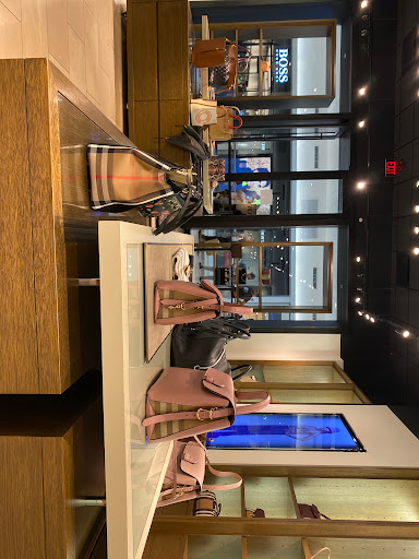 Clothing Store «Burberry Outlet», reviews and photos, 5220 Fashion Outlets Way, Rosemont, IL 60018, USA