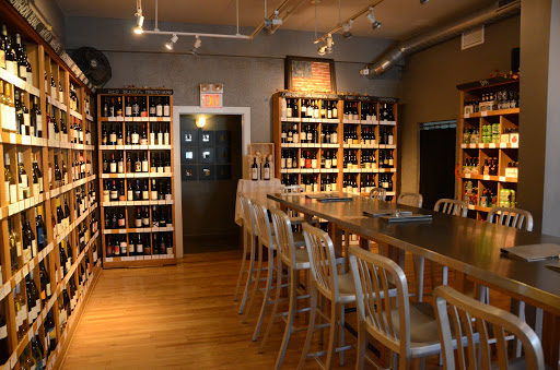 Wine Bar «Tannins Wine Bar & Boutique», reviews and photos, 112 N York St, Elmhurst, IL 60126, USA