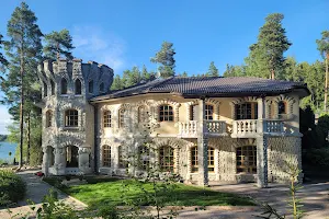 Pinecrest Villa image