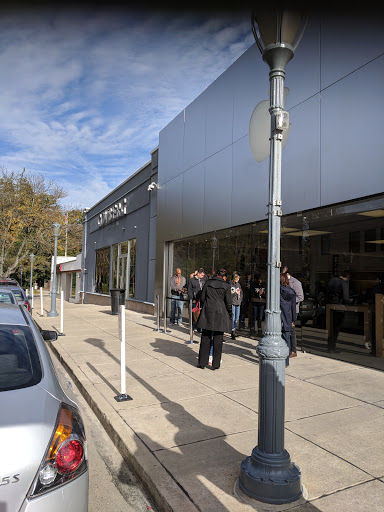 Computer Store «Apple Suburban Square», reviews and photos, 61 Saint James Pl, Ardmore, PA 19003, USA