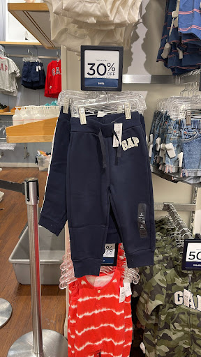 Clothing Store «Gap Outlet», reviews and photos, 12801 W Sunrise Blvd, Sunrise, FL 33323, USA