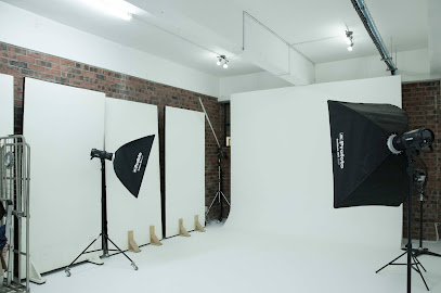 DLPHOTO Photography School & Studio