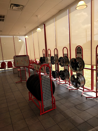 Tire Shop «Discount Tire Store - Round Rock, TX», reviews and photos, 3115 S Interstate 35, Round Rock, TX 78664, USA