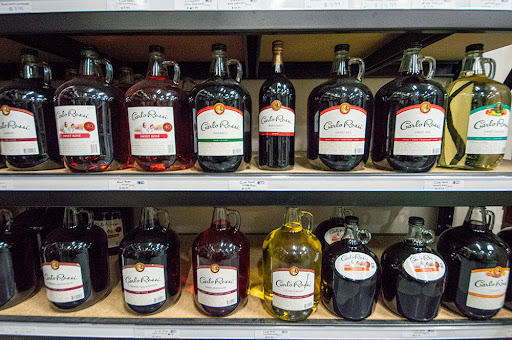 Liquor Store «Shoregate Beverage & Liquor», reviews and photos, 30498 Lakeshore Blvd, Willowick, OH 44095, USA