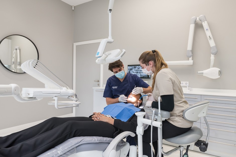 Docteur Michael Arroche - Chirurgien Dentiste - Implantologie - Esthétique à Levallois-Perret
