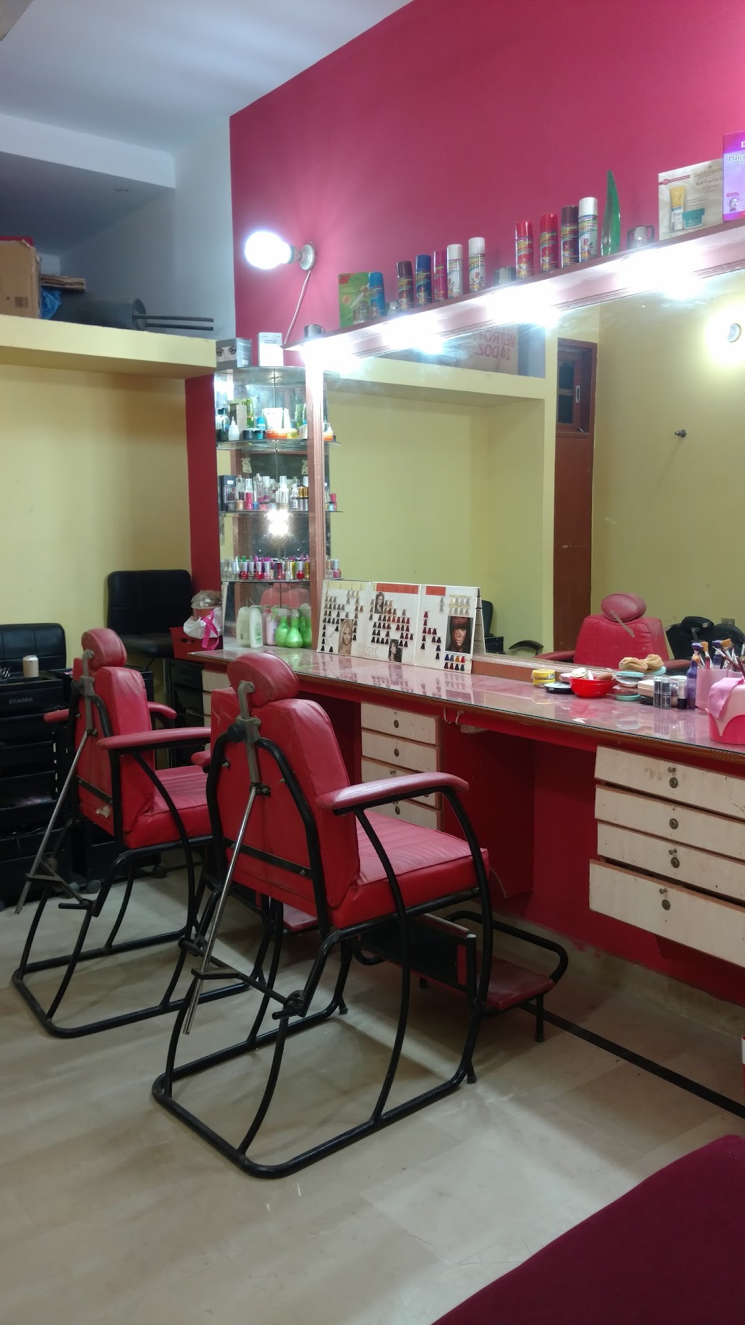 Arshi Beauty salon