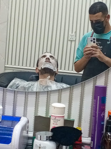 صالون القصة المثيرة للعناية بالرجل - صالون حلاقة