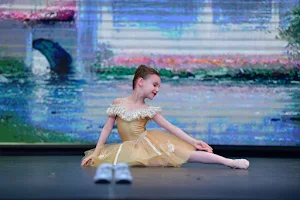 Tantseval'naya Shkola Baleta I Rastyazhki Ploshkinoy Yekateriny image
