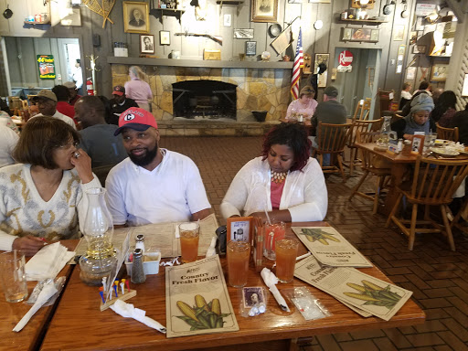 American Restaurant «Cracker Barrel Old Country Store», reviews and photos, 2371 E Aurora Rd, Twinsburg, OH 44087, USA