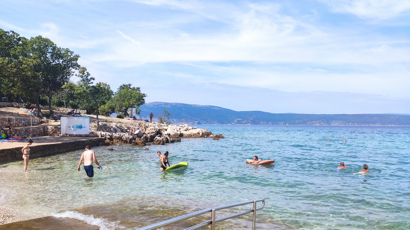 Foto di Glavotok camp beach con baia piccola