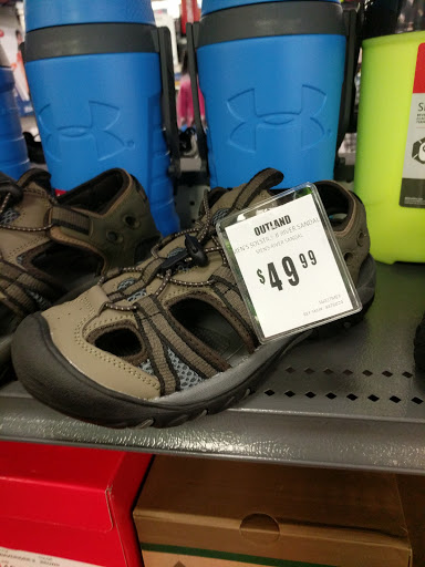 Sporting Goods Store «Big 5 Sporting Goods», reviews and photos, 11975 SW Canyon Rd, Beaverton, OR 97005, USA