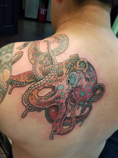 Tattoo Shop «American Graffiti Tattoo & Piercing», reviews and photos, 608 12th St, Sacramento, CA 95814, USA