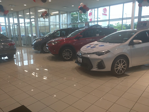 Toyota Dealer «Summit Toyota of Akron», reviews and photos, 1535 Vernon Odom Blvd, Akron, OH 44320, USA