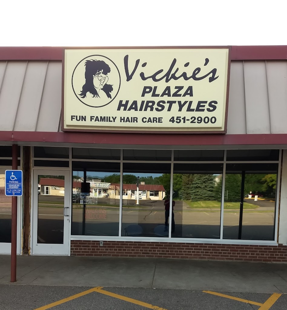 Vickie's Plaza Hairstyles South St Paul, MN 55075 Services and Reviews