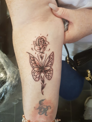 Reviews of Outlaw Tattoos in Glasgow - Tatoo shop
