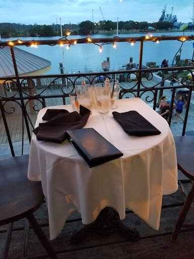 Eclectic Restaurant «Riverboat Landing», reviews and photos, 2 Market St, Wilmington, NC 28401, USA