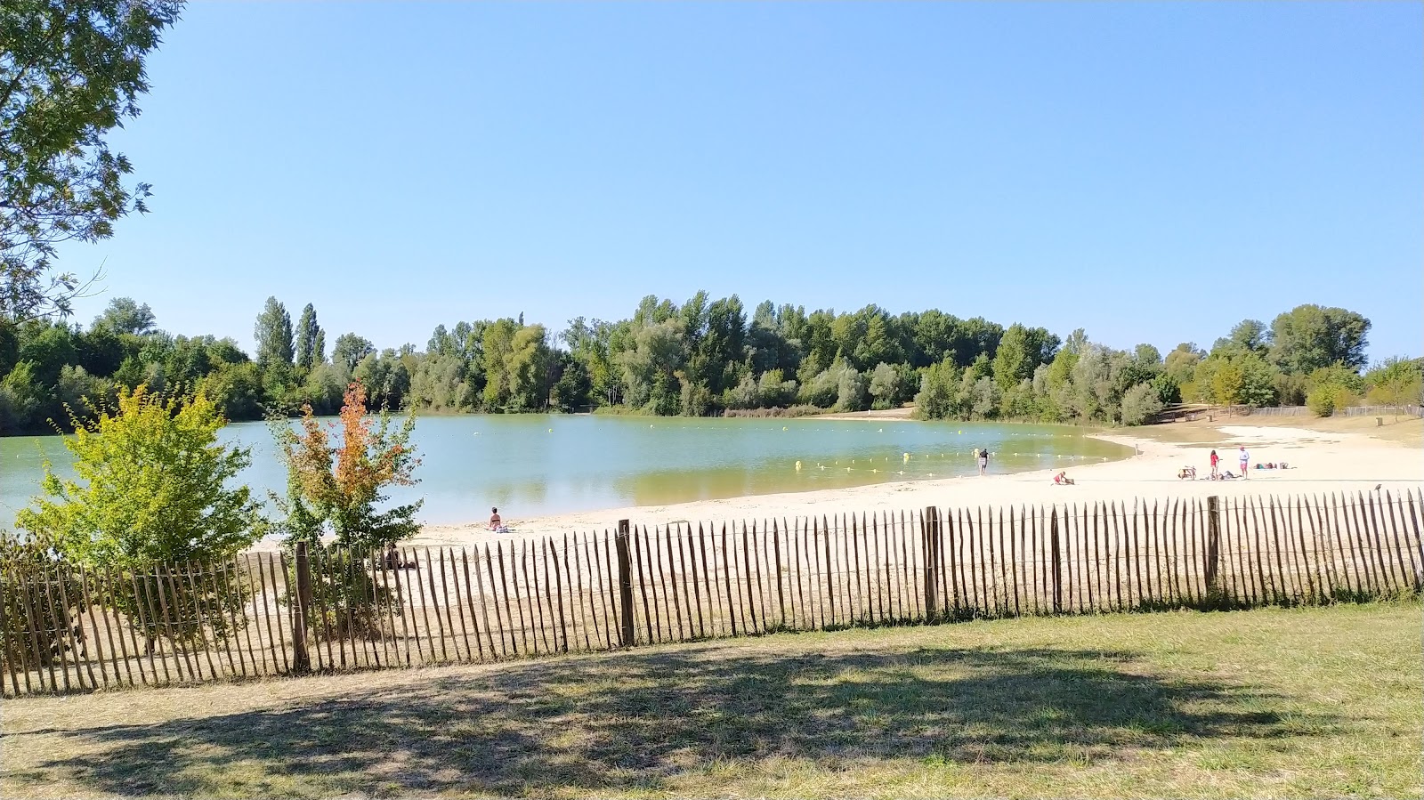 Plage Pombonne'in fotoğrafı ve yerleşim