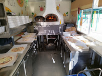 Atmosphère du Pizzas à emporter Pizza Station ( prends les commandes téléphone toute la journée) à Espinasses - n°1