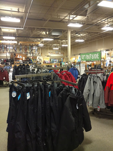 Camping Store «REI», reviews and photos, 1209 E Golf Rd, Schaumburg, IL 60173, USA