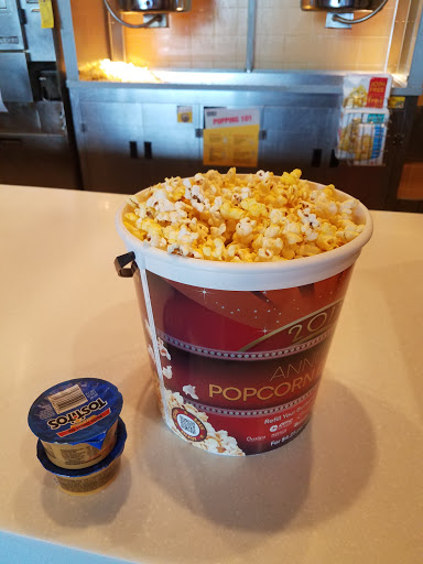 Movie Theater «AMC Classic Galewood Crossings 14», reviews and photos, 5530 W Homer St, Chicago, IL 60639, USA