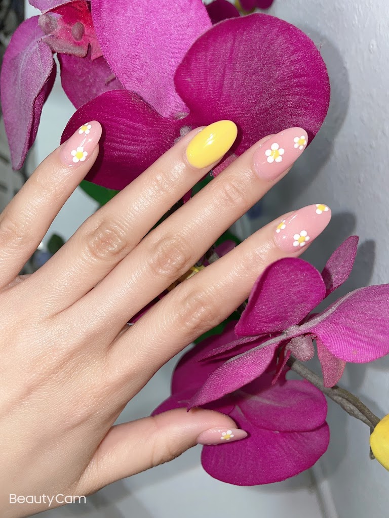 QT Nails &Spa 91702