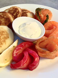 Photo n°46 de A la Ville de Petrograd à Paris ()