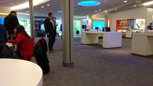 Cell Phone Store «AT&T», reviews and photos, 585 E Palatine Rd, Arlington Heights, IL 60004, USA