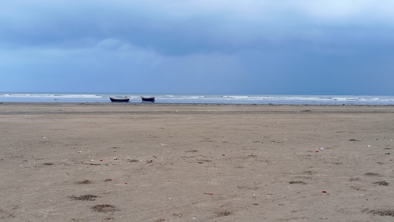 Dagara Sea Beach'in fotoğrafı düz ve uzun ile birlikte