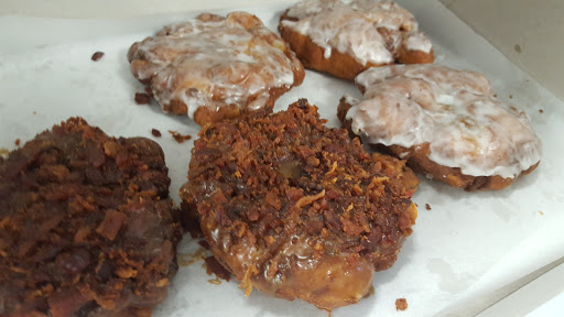 Donut Shop «Apple Fritter Donut Shop», reviews and photos, 741 E 9 Mile Rd, Ferndale, MI 48220, USA