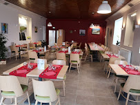 Atmosphère du Restaurant français Le bouchon de la 7 à Saint-Martin-d'Estréaux - n°4