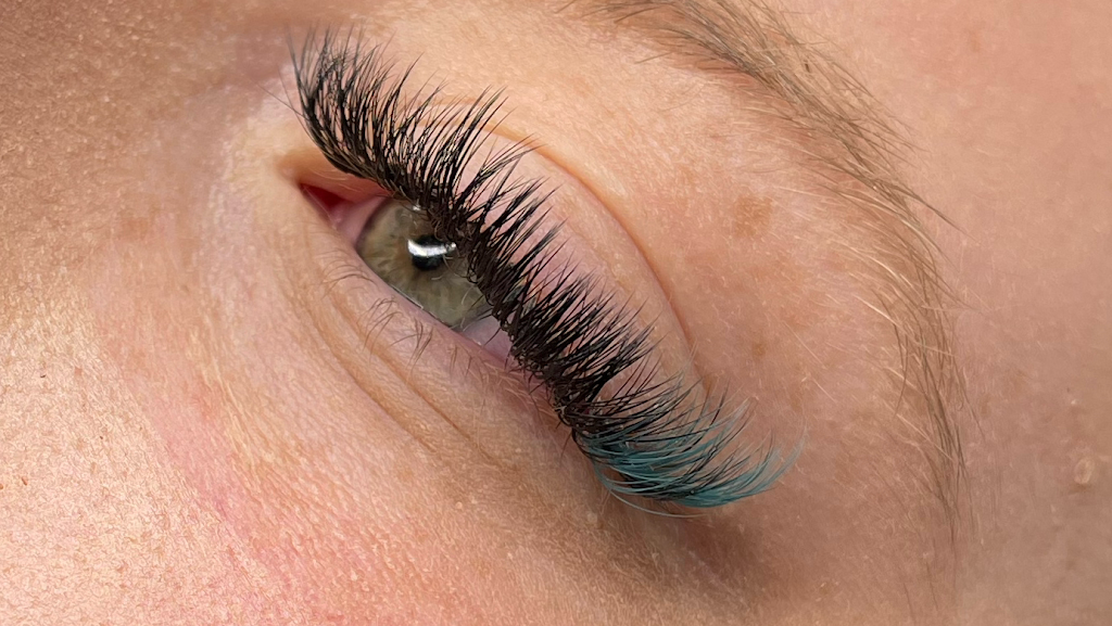 Bat.a.Lash Lounge LLC 76028