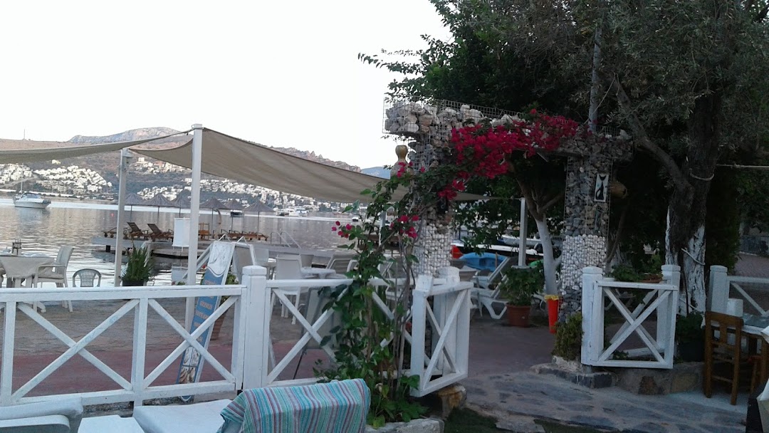 Deniz Beach Cafe