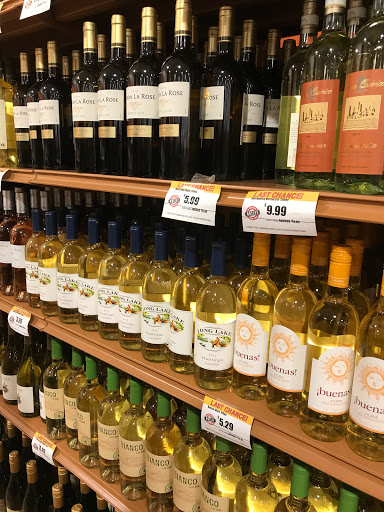 State Liquor Store «NH Liquor & Wine Outlet», reviews and photos, 294 Daniel Webster Hwy, Nashua, NH 03060, USA