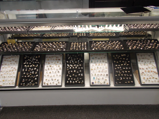 Pawn Shop «5 Minute Pawn Shop», reviews and photos, 21923 Sherman Way, Canoga Park, CA 91303, USA