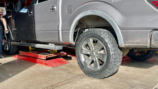 Tire Shop «Discount Tire Store - Tigard, OR», reviews and photos, 11462 SW Pacific Hwy, Tigard, OR 97223, USA