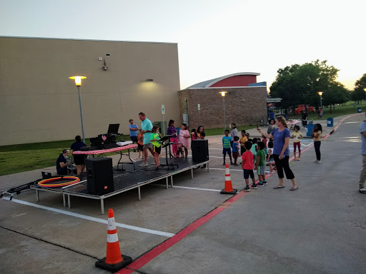 Recreation Center «Mustang Park Recreation Center», reviews and photos, 2223 Kinwest Pkwy, Irving, TX 75063, USA