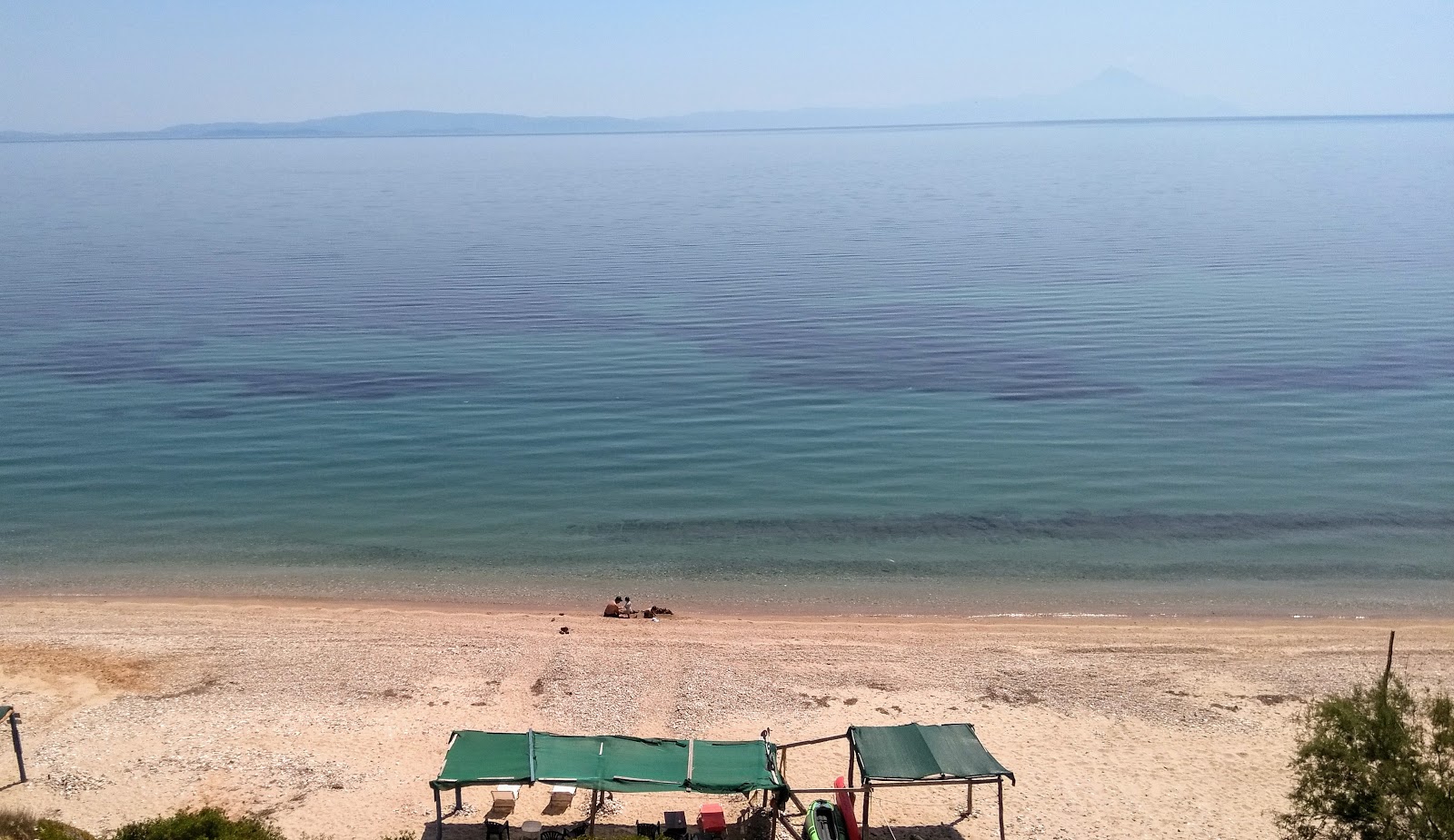 Foto van Paralia Ag. Nikolaos met blauw puur water oppervlakte