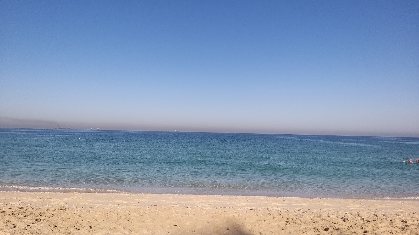 Foto de Al Hamriya beach II com alto nível de limpeza