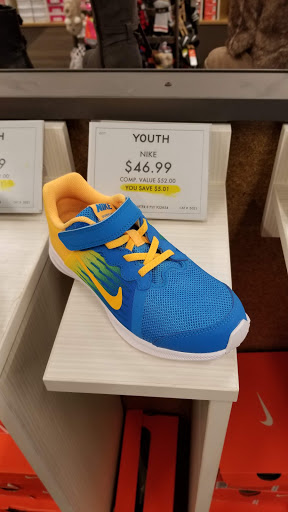 Shoe Store «DSW Designer Shoe Warehouse», reviews and photos, 4135 Miller Rd, Flint, MI 48507, USA