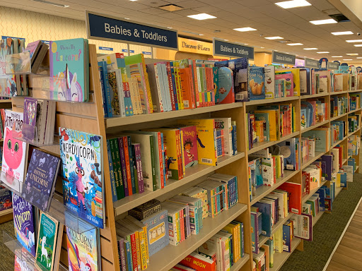 Book Store «Barnes & Noble Booksellers Fredericksburg/ Central Park», reviews and photos, 1220 Carl D. Silver Parkway, Fredericksburg, VA 22401, USA