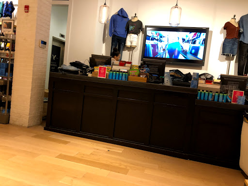 Clothing Store «AEO & Aerie Store», reviews and photos, 1721 Chestnut St, Philadelphia, PA 19103, USA