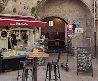 Atmosphère du Bar-restaurant à huîtres Chez Madeleine à Saint-Tropez - n°2