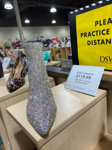 Shoe Store «DSW Designer Shoe Warehouse», reviews and photos, 314 Marketplace Mile, Plainfield, IN 46168, USA